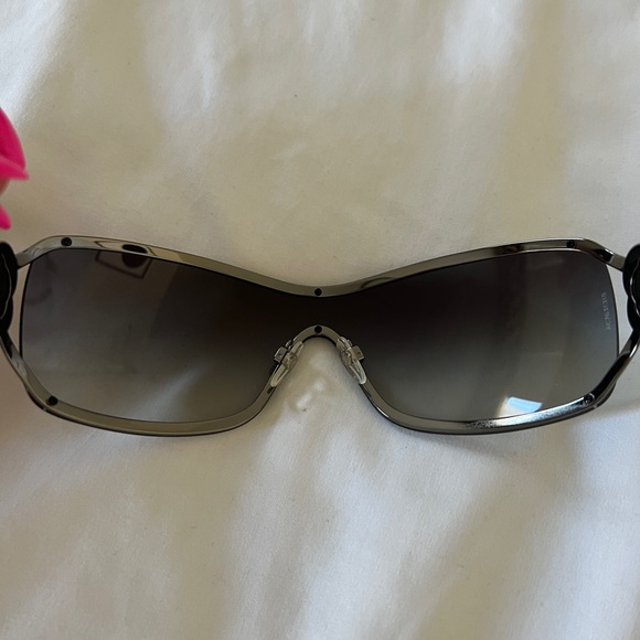 Chanel sunglasses - Picture 6 of 9